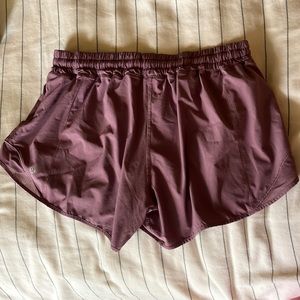 Lululemon hotty hot LR 4” shorts mauve (velvet dust)